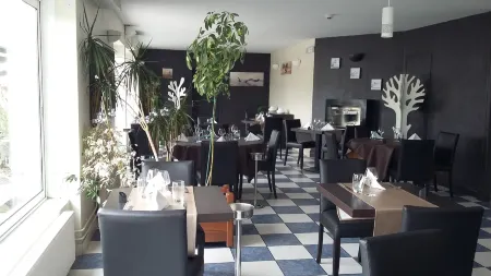 Hotel de La Mer Отели рядом с достопримечательностью «Camping Grand R»