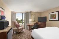 DoubleTree by Hilton Hotel Murfreesboro Отели рядом с достопримечательностью «Джорджтаун сквер»