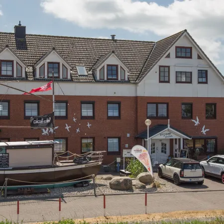 Hotel Strandräuber Отели в г. Шёнберг