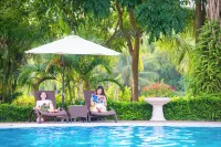 FLC Luxury Resort Vinh Phuc - piscina