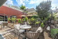 Radisson Blu Hotel, Paris Boulogne Hotels near Parc des Princes