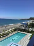EM Royalle Hotel & Beach Resort - Beach