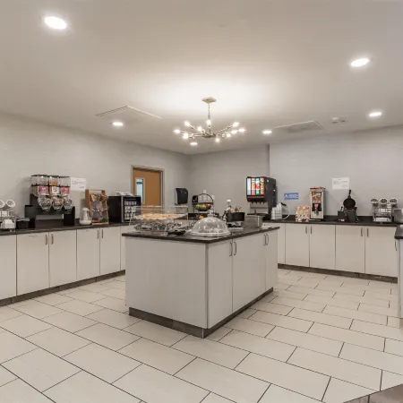 Orangewood Inn & Suites Kansas City Airport