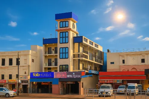 FabHotel Raghunandan Inn