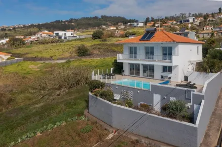 Villa Eldomar 61 in Estreito da Calheta