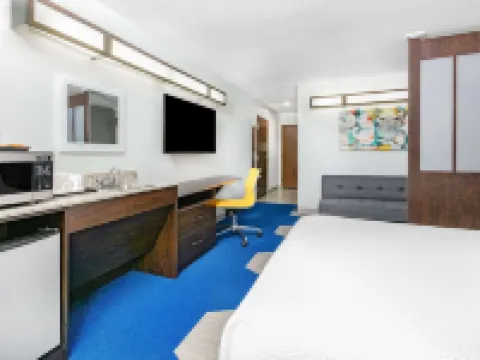 マイクロテル イン & スイーツ バイ ウィンダム オースティン エアポート オースティンのホテル