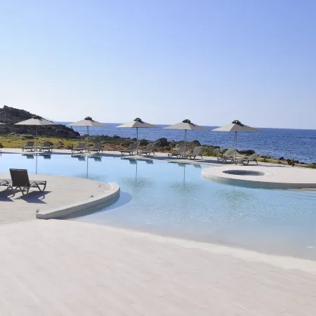Kavos Hotel & Suites