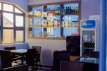 Ronkibog Crystal Hotel & Suites Отели в г. Адо-Экити