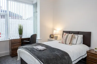 Charming 4-Bed Guest House in Salford Hotels in Salford