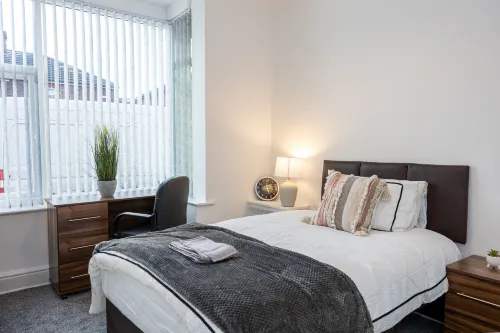 Charming 4-Bed Guest House in Salford Hotel di Pendlebury