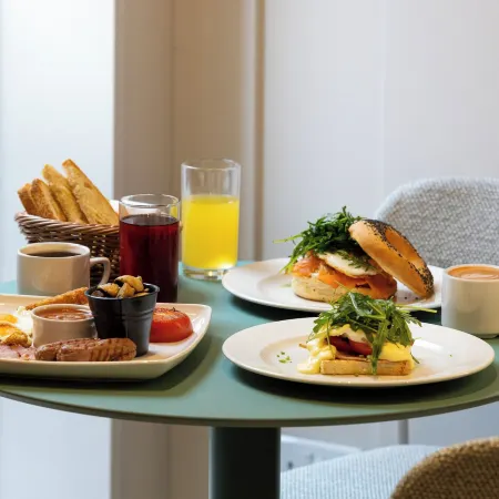 M31Boutique Suites Отели рядом с достопримечательностью «Пляж Голден-Бэй»
