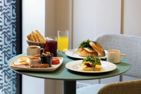 M31Boutique Suites Отели рядом с достопримечательностью «Mellieha Beach»