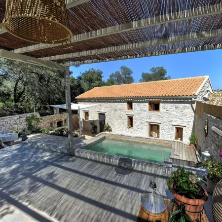 Leonora House with Private Pool Close to Gaios