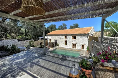 Leonora House with Private Pool Close to Gaios Hotels near Pythias Gallery