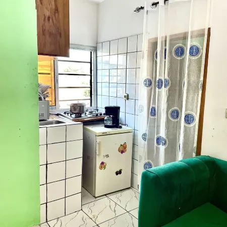 1 Bed Studio Sleeps 2 - Canal View Wifi Parking
