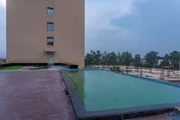Ramada Encore By Wyndham Bhiwadi Phool Bagh Chowk - Pools