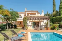 프라이빗 풀이 있는 174 그라마초 완벽하게 제시된 빌라