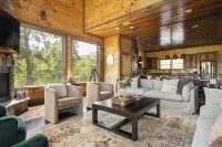 Copperhead by AvantStay Treetop Haven w Indoor Pool Home Theatre Game Room