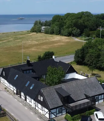 Bjerred B&B Hotels near Stenparken på Habo Gård