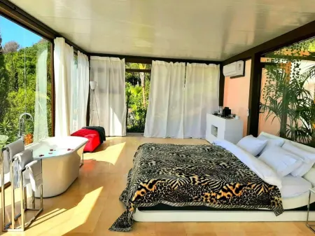 Stylish Beautiful and Exotic Oleandro Glass Suite Отели рядом с достопримечательностью «Mirador El Asalto Del Cura»