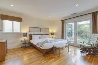 Goleta Getaway by Avantstay Private Backyard, 1.5mi to the Beach! Hotels near The Stow House