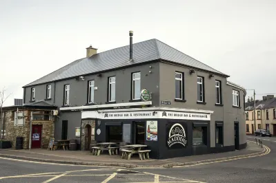 Maddens Bridge Bar & Guesthouse Hoteles en Magheracar