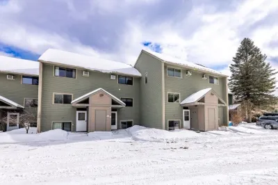 Telemark 5 4 Bedroom Condo by RedAwning