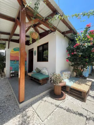 The Cafecito Surf School & Guesthouse Hotel a 