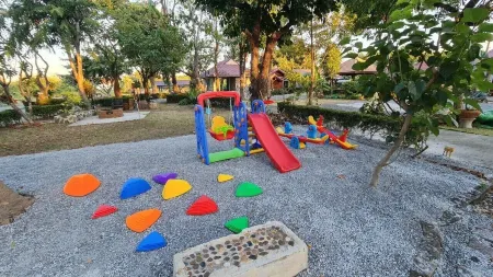 Punpisa Resort Отели в г. Doem Bang Nang Buat