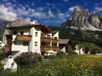 Garni Raetia Hotels near Verbindung Pralongià - Pralongià 2 V1