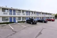 Motel 6 Sunnyvale, CA - South - parking