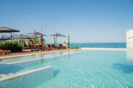 Aqua View Spa Boutique Hotel Отели рядом с достопримечательностью «Приморский парк»