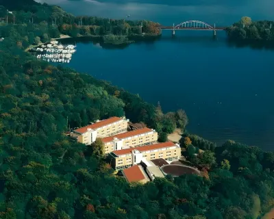 Seminaris SeeHotel Potsdam Hotel dekat Sanssouci Park