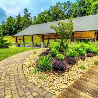 Fox Run at Lake Lure Hotel Exterior