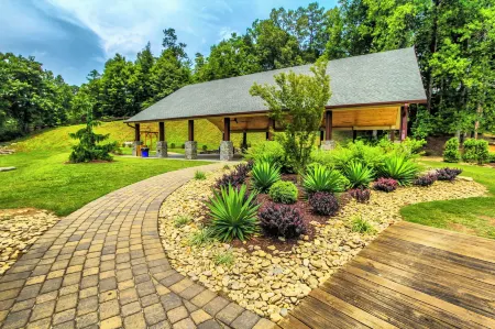 Fox Run at Lake Lure Отели в г. Резерфорд