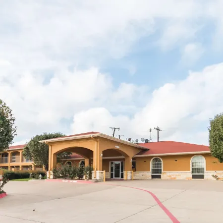 Motel 6 Alvarado, TX