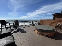 Private Deck and Jacuzzi with Stunning Views - Exquisite Cabin Retreat
