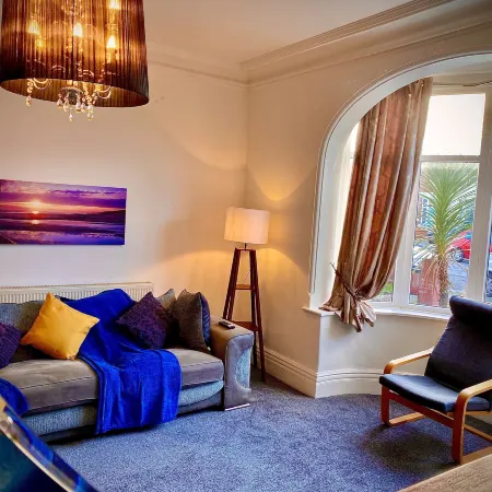 Captivating 4-Bed Hot Tub House in Blackpool