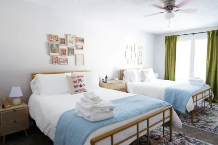 Stylish Apartment with Modern Finishes - Cozy Comfort Awaits Отели рядом с достопримечательностью «Университет Юг Алабама»