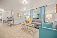 Inviting Hot Tub and Relaxing Atmosphere - Cozy Private Oasis Hotels in Saint Charles
