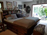 Hog Heaven-Lakefront-2 Kitchens, 2 Living Areas, Private & Wooded