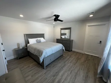 2Br, 1BA Guest Suite, Pool, Theatre Room, Hot Tub, Brand New!