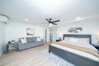 Iconic Lakeviews, 7bd/6bth w/pool, spa, firepit, near marina