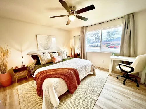 Family Friendly! Hot Tub, 5 Luxury King Beds, Fire Pit, Skiing & Hiking Close