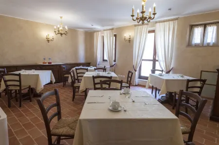 Locanda di Montegiove Отели в г. Барки