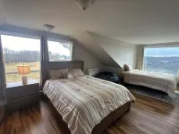 Charming 4 bedroom house with Views, 200 acres, Private Schools, Ski, Hiking