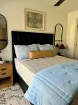 Jefferson's Blue Water View - 3/2 with a Beautiful Lake View Hotels near Snake World
