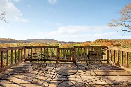 Mountain View Retreat - Fireplace, Grill, Fire Pit Отели в г. По По