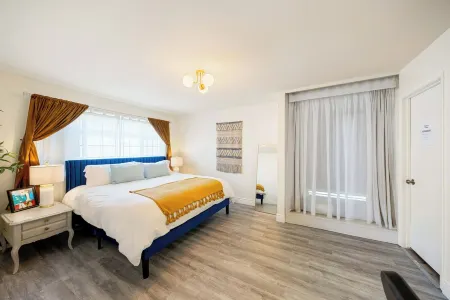 Vibrant 5Br/2BA Ranch Home w/ Pool l King Bed 2000 Sqft -Disneyland! Отели рядом с достопримечательностью «Библиотека Уэст-Ковина»