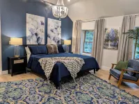 Indoor Pool, 11 Yrs Hosting, 7 Bdrm, Hot Tub, Designer Home, Stunning Kitchen